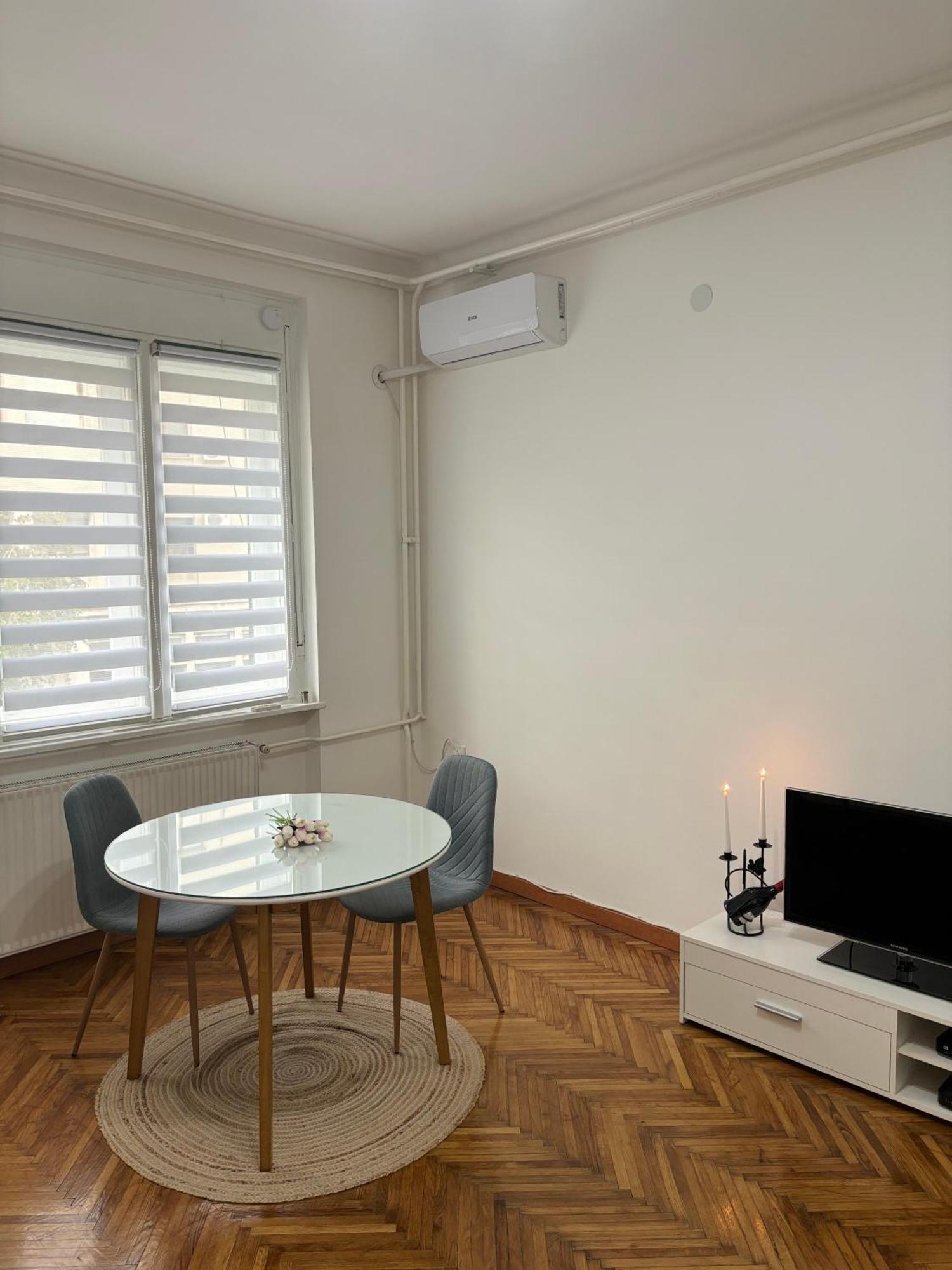 Center Retro Apartment Ni Exterior foto